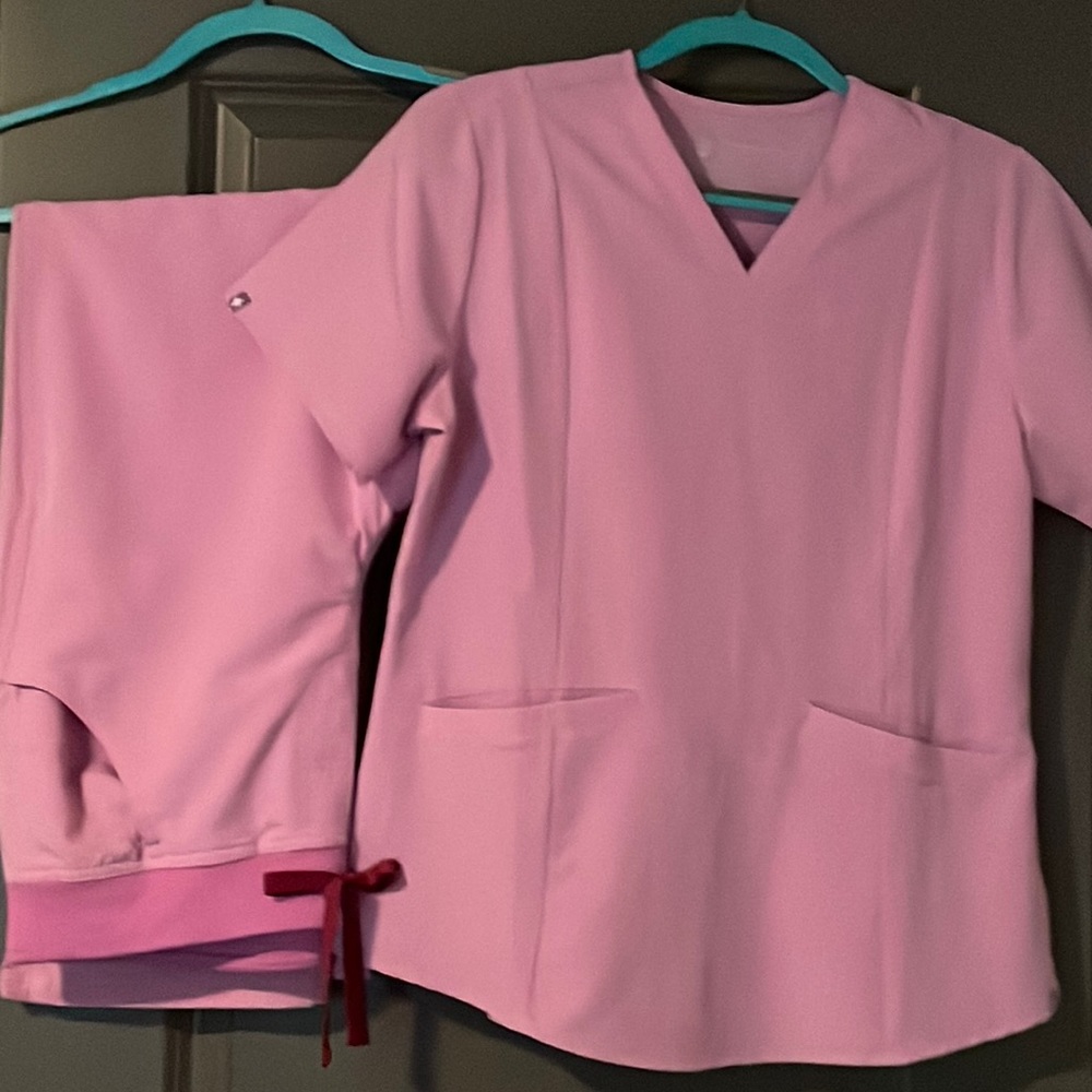 FIGS Scrub Set - Dusk - Kade Pants & Casma Top - Size Medium